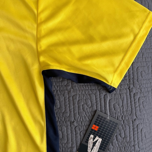 Nike Men's Bright Yellow and Black Short Sleeve Dri Fit Tee - Picture 3 of 4